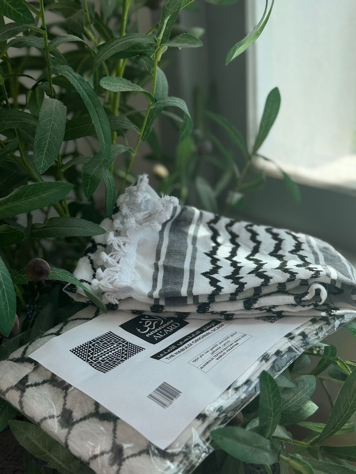 Al'ard USA Scarves Al'Ard Black and white Wishah (Scarf) (Made in Palestine)